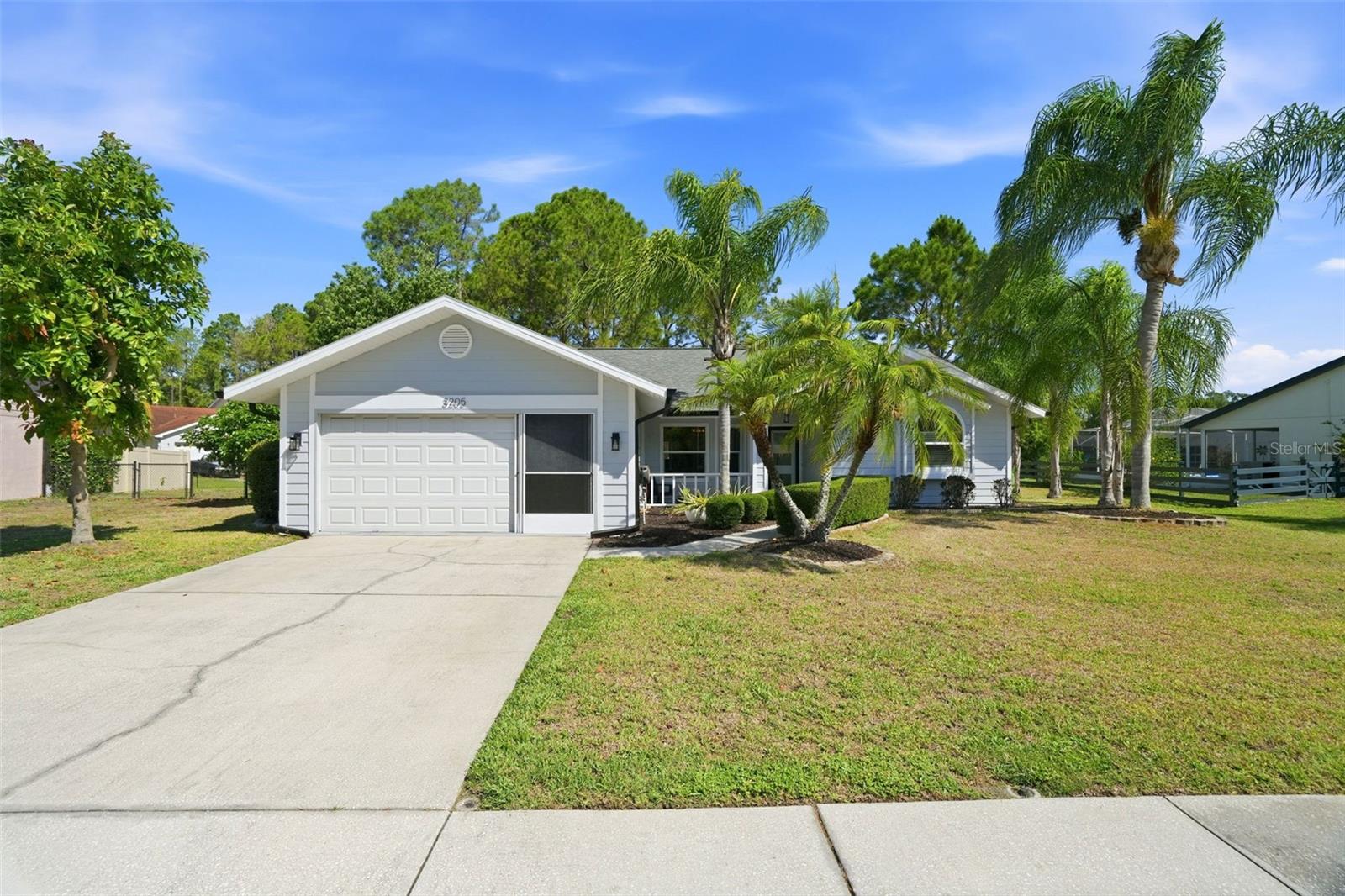 Single Family Residence em NEW PORT RICHEY, FL - Daniel Dourado