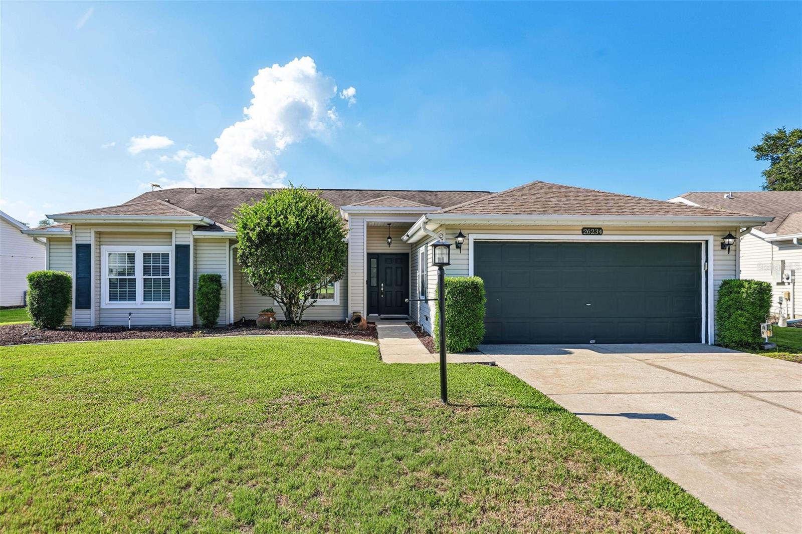 Single Family Residence in LEESBURG, FL - Daniel Dourado