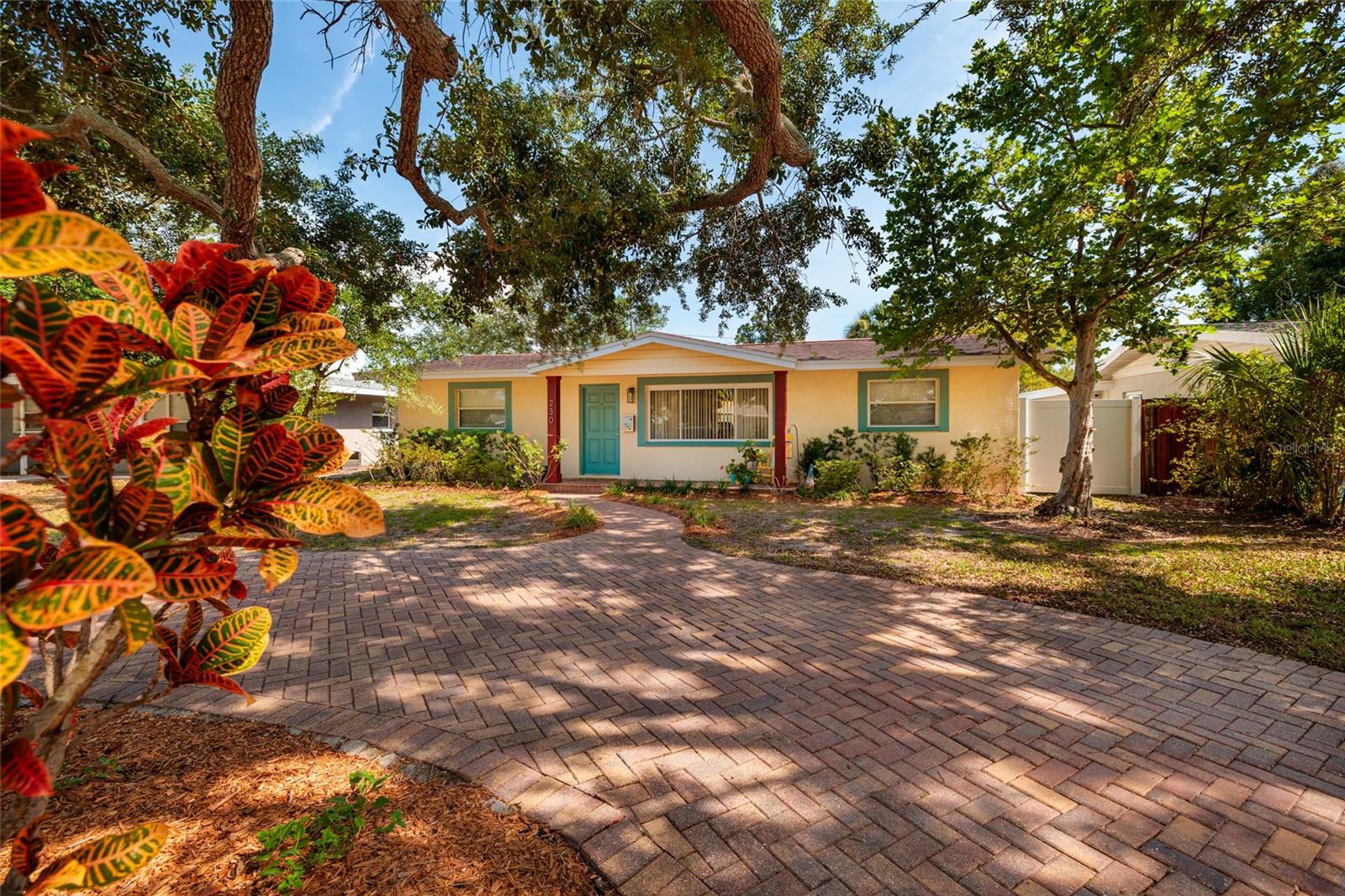 Single Family Residence em ST PETERSBURG, FL - Daniel Dourado