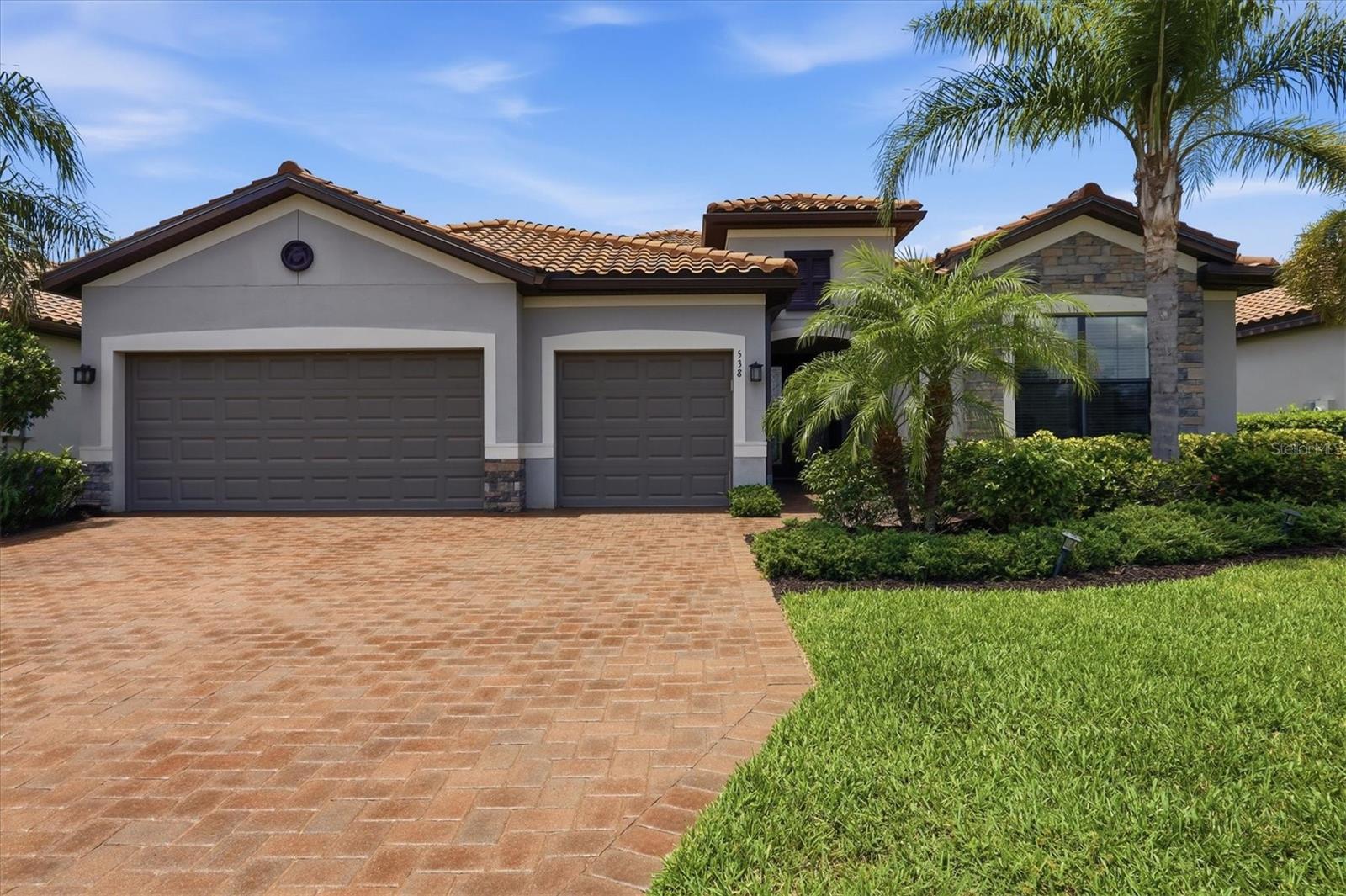 Single Family Residence in BRADENTON, FL - Daniel Dourado