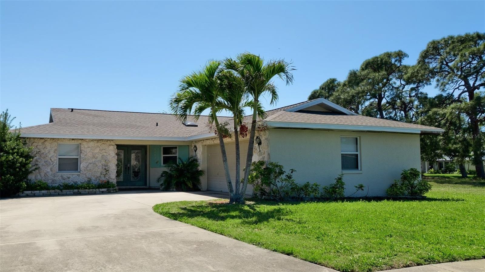 Single Family Residence in BRADENTON, FL - Daniel Dourado