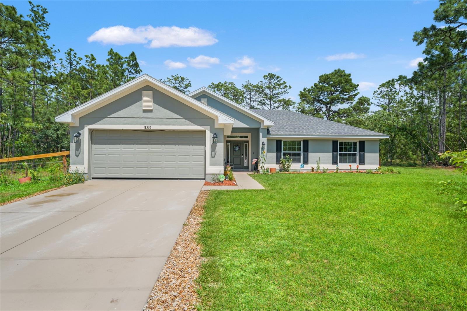 Single Family Residence em WEEKI WACHEE, FL - Daniel Dourado