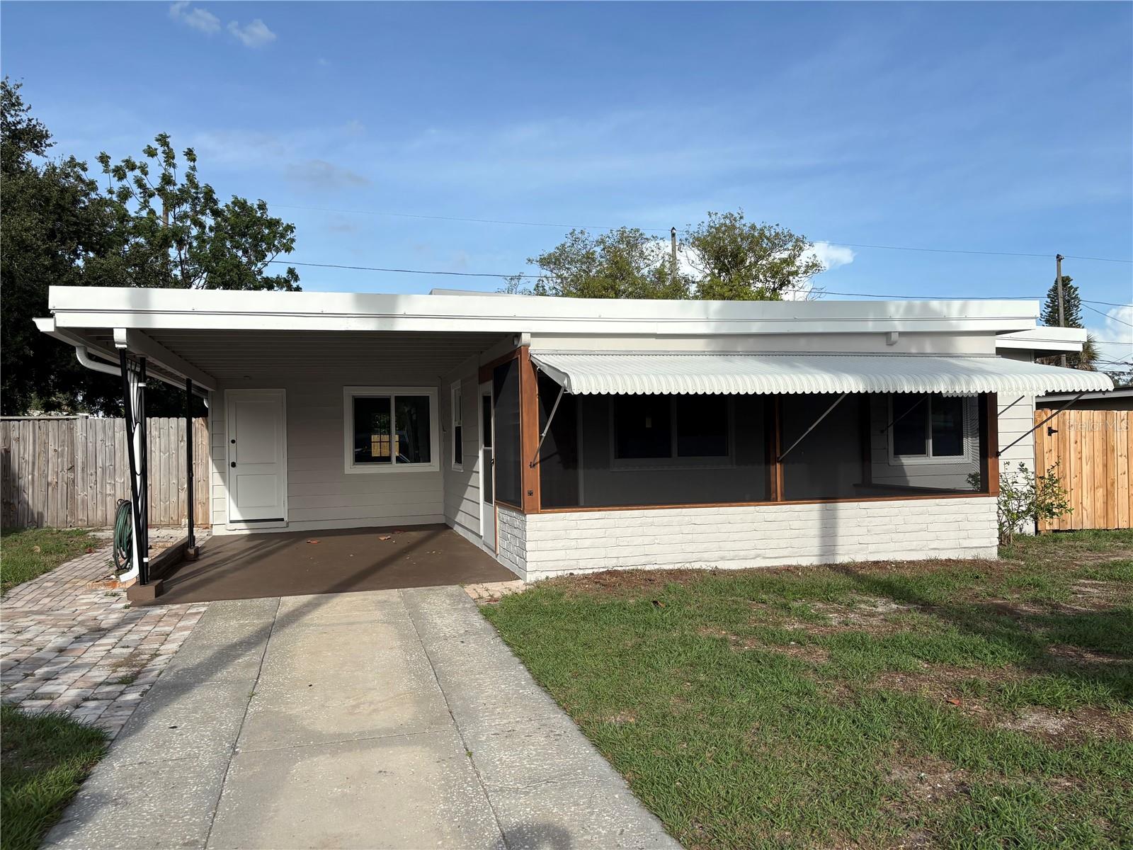 Single Family Residence em ST PETERSBURG, FL - Daniel Dourado