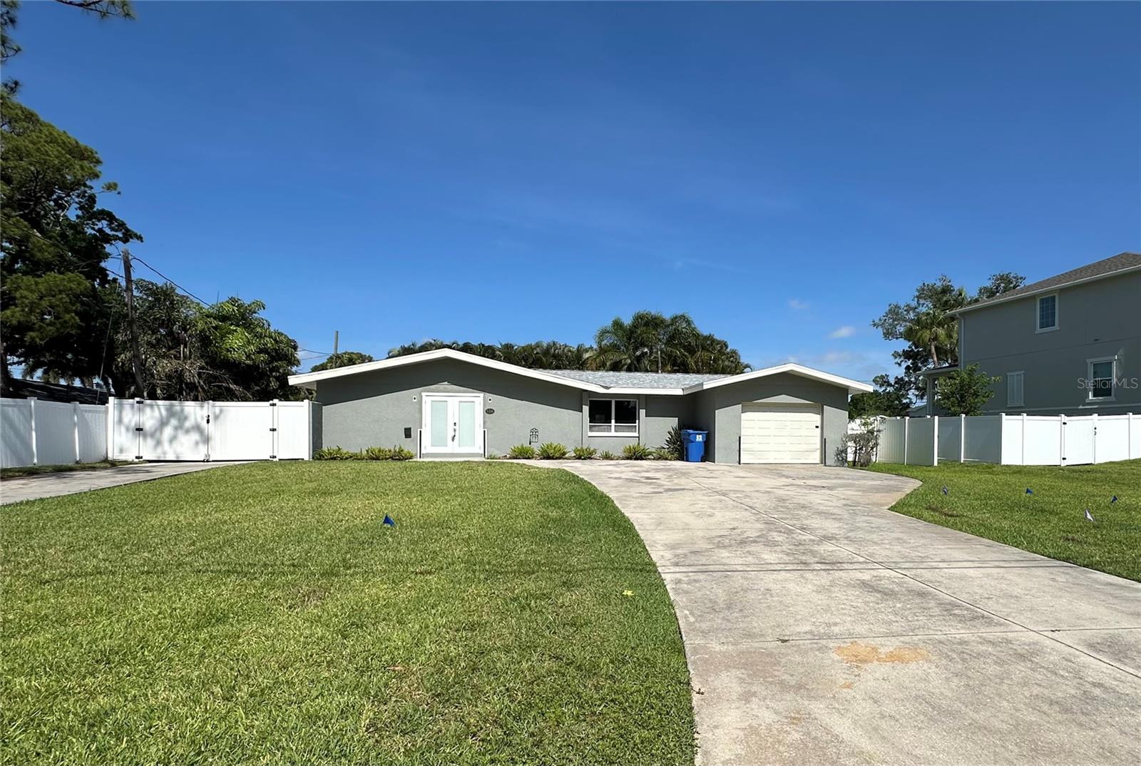 Single Family Residence em ST PETERSBURG, FL - Daniel Dourado