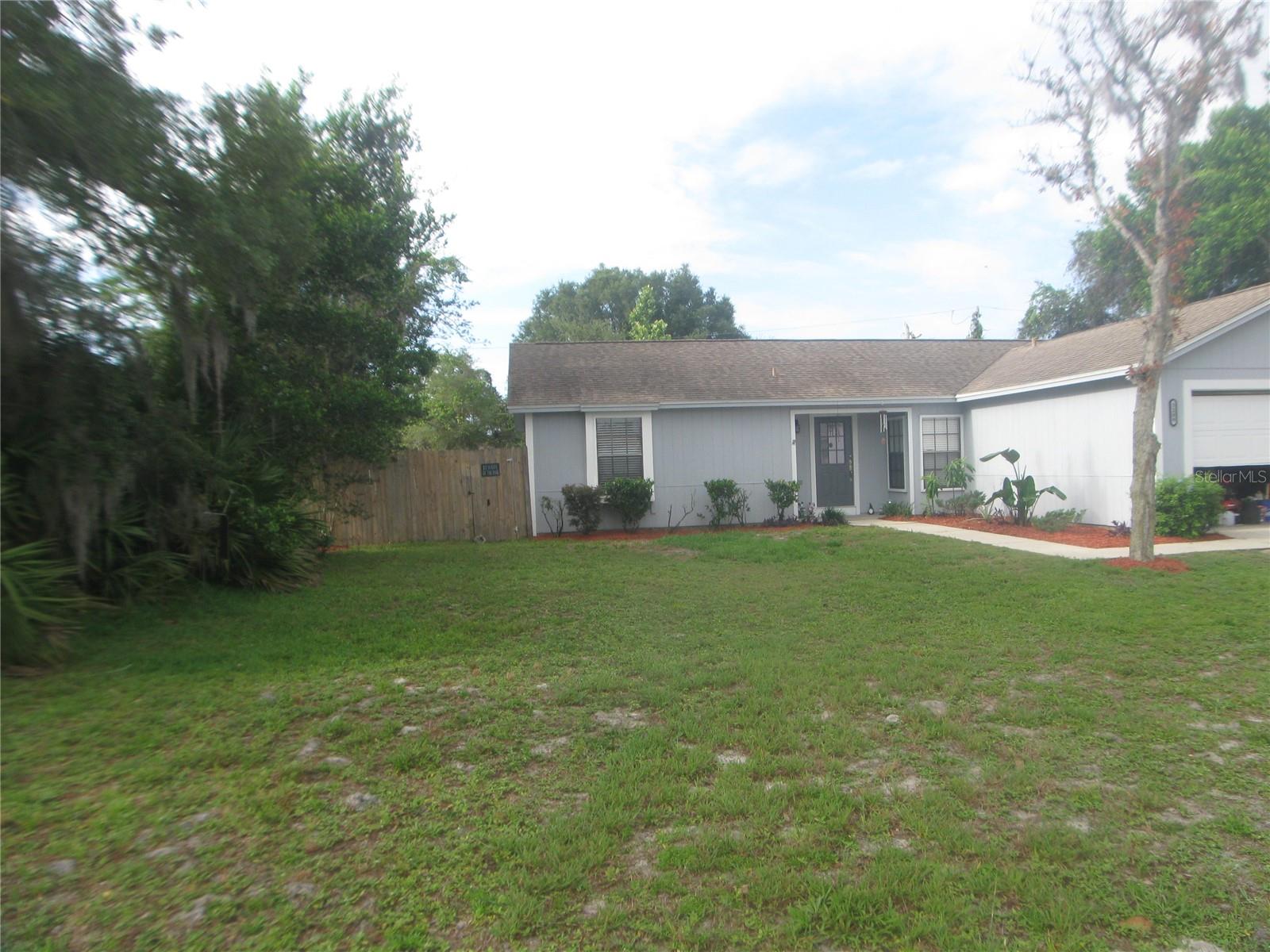 Single Family Residence in DELTONA, FL - Daniel Dourado