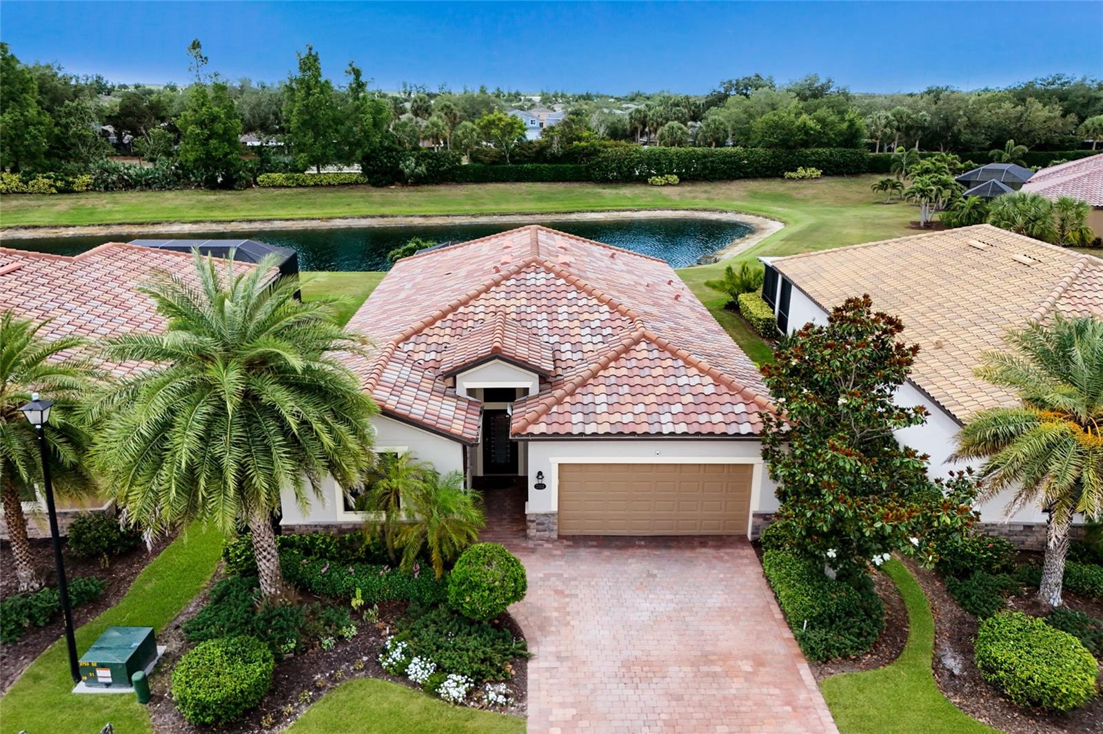 Single Family Residence in BRADENTON, FL - Daniel Dourado