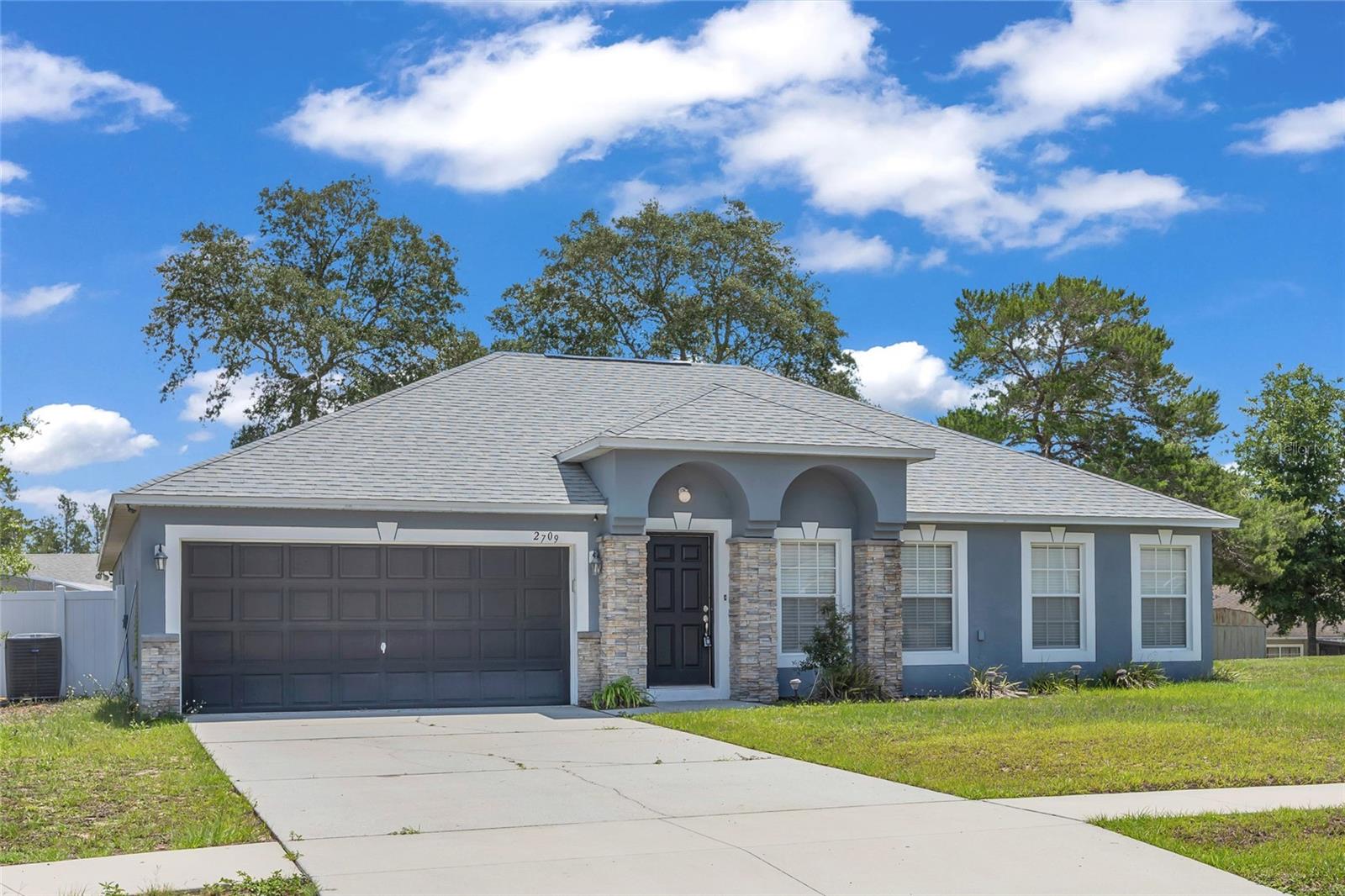Single Family Residence in DELTONA, FL - Daniel Dourado