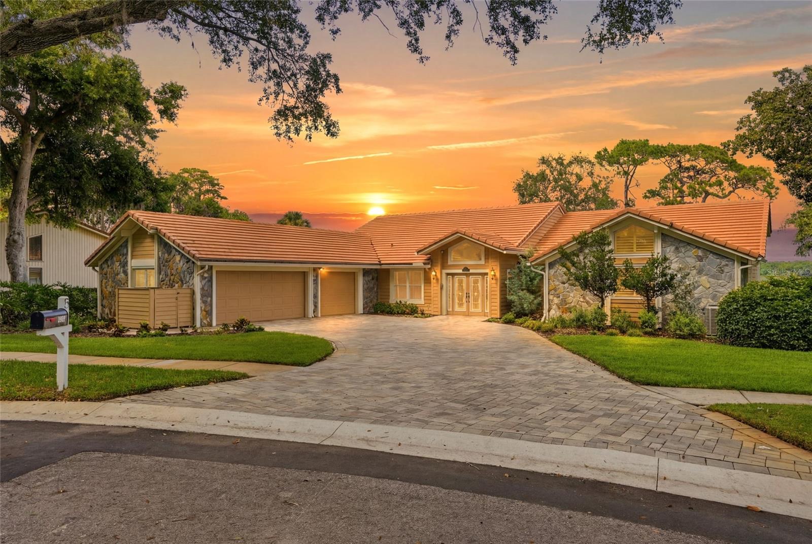 Single Family Residence em PALM HARBOR, FL - Daniel Dourado
