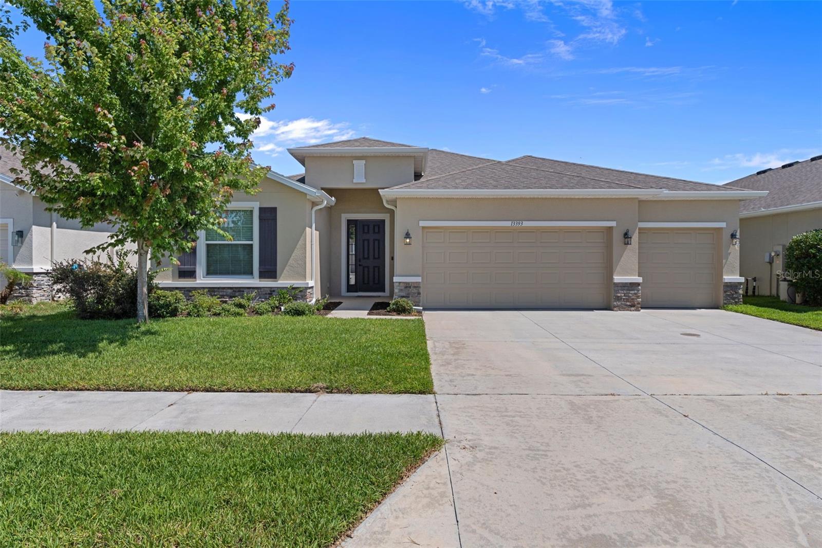 Single Family Residence em SPRING HILL, FL - Daniel Dourado