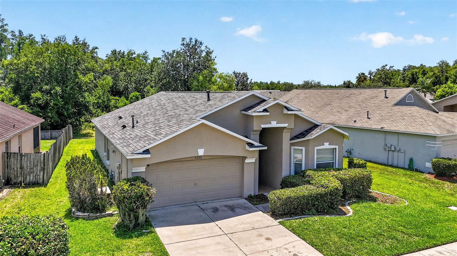 Single Family Residence in WESLEY CHAPEL, FL - Daniel Dourado