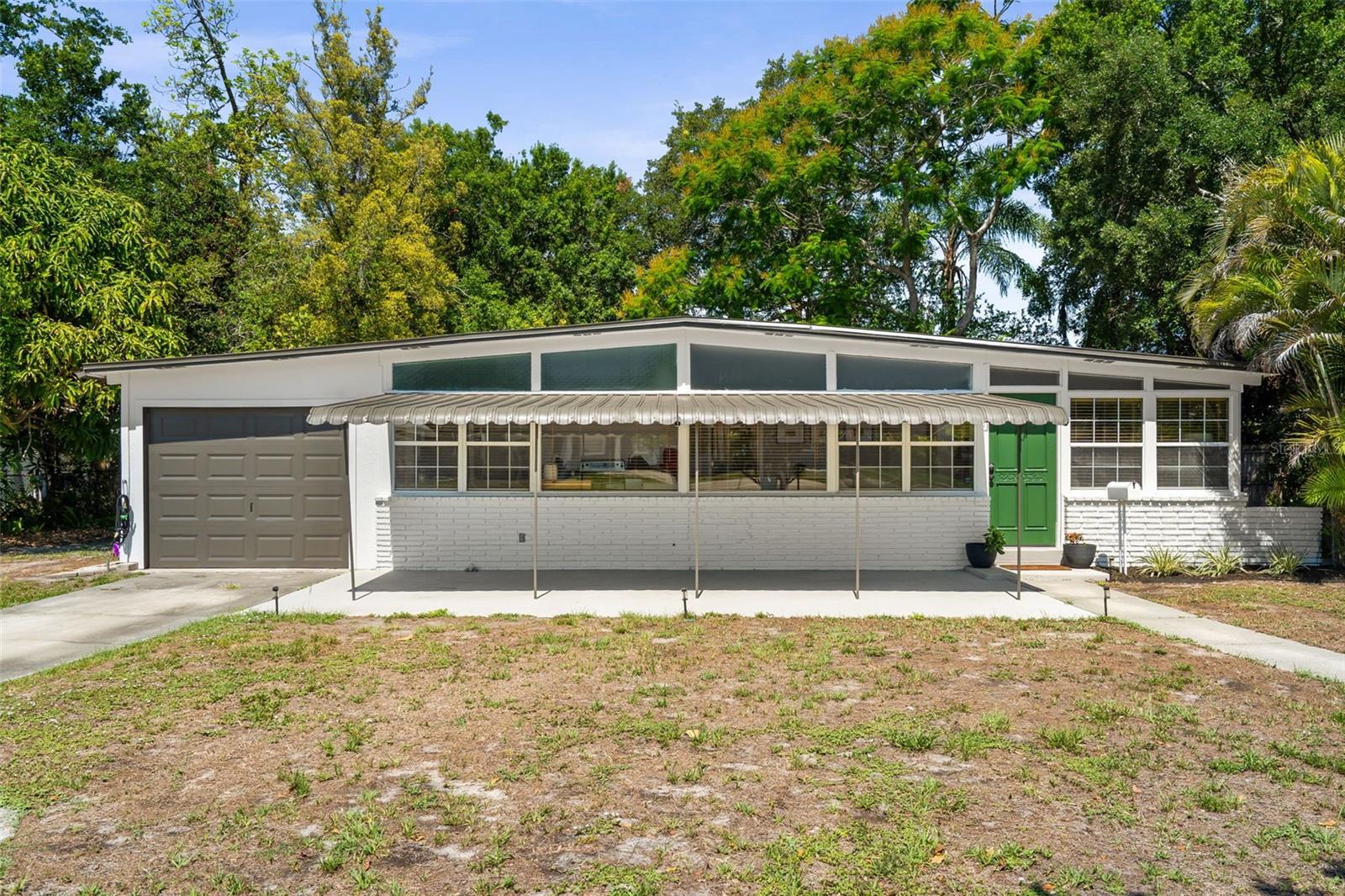 Single Family Residence em ST PETERSBURG, FL - Daniel Dourado