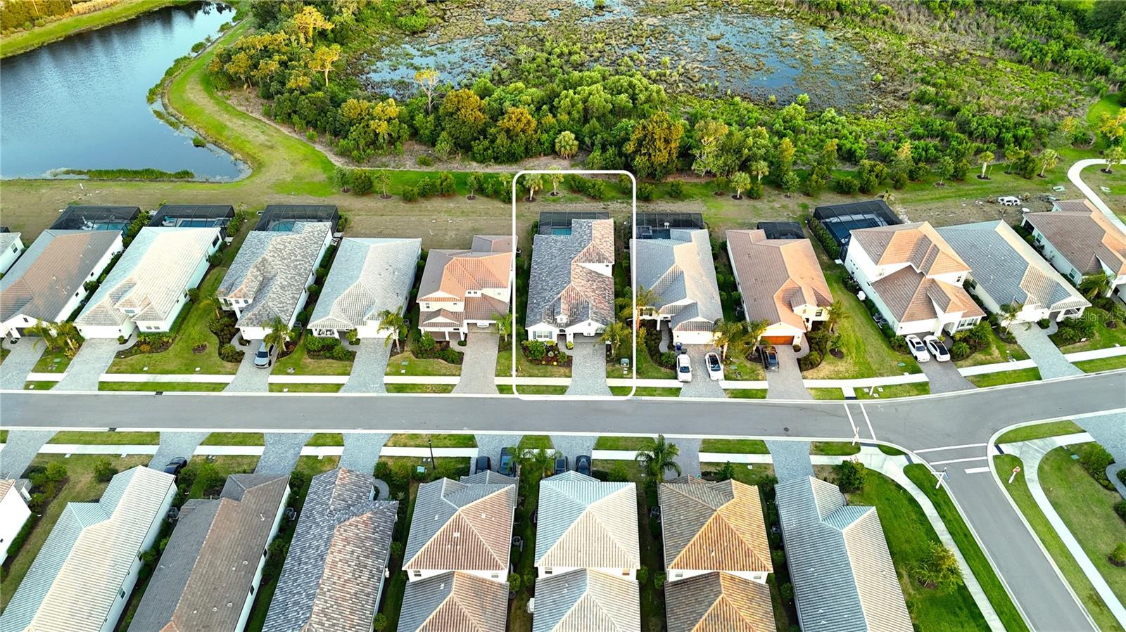 Single Family Residence in SARASOTA, FL - Daniel Dourado