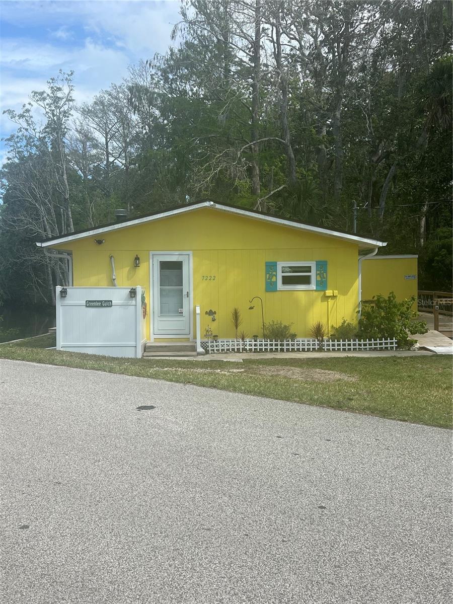 Single Family Residence em WEEKI WACHEE, FL - Daniel Dourado