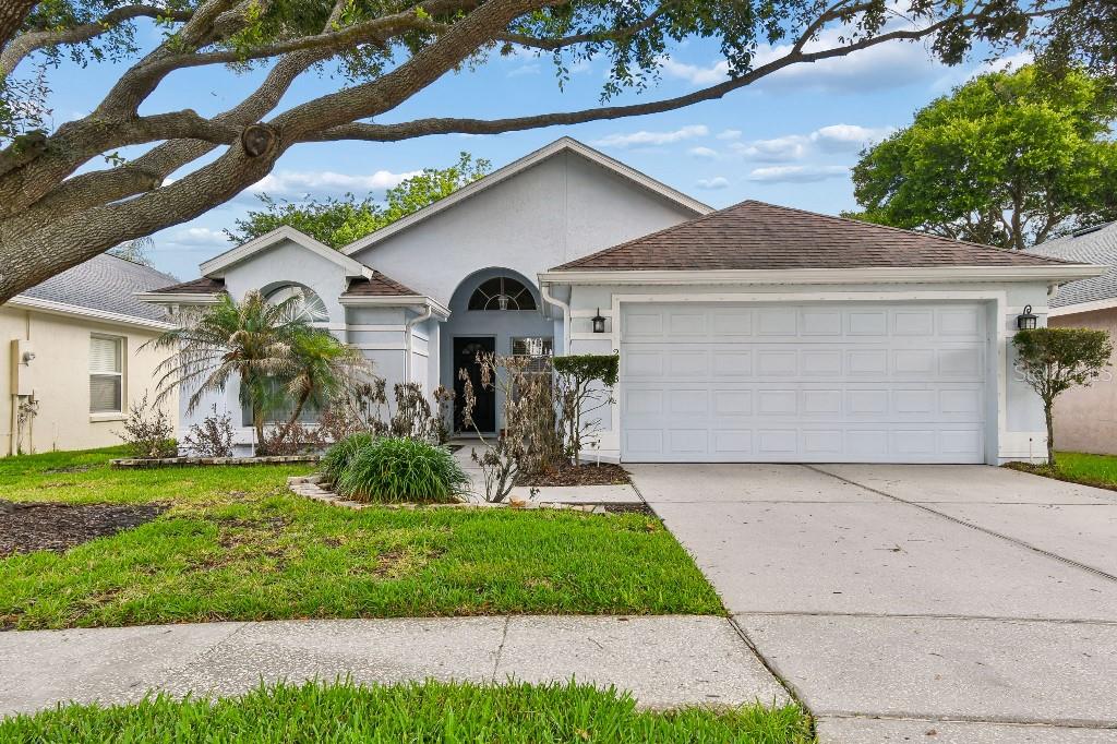 Single Family Residence in OVIEDO, FL - Daniel Dourado