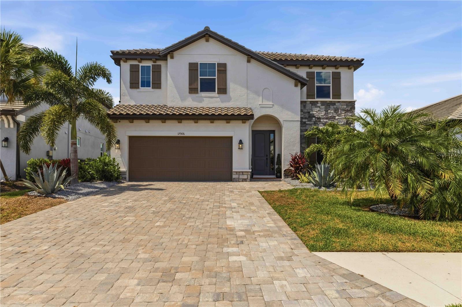 Single Family Residence in BRADENTON, FL - Daniel Dourado