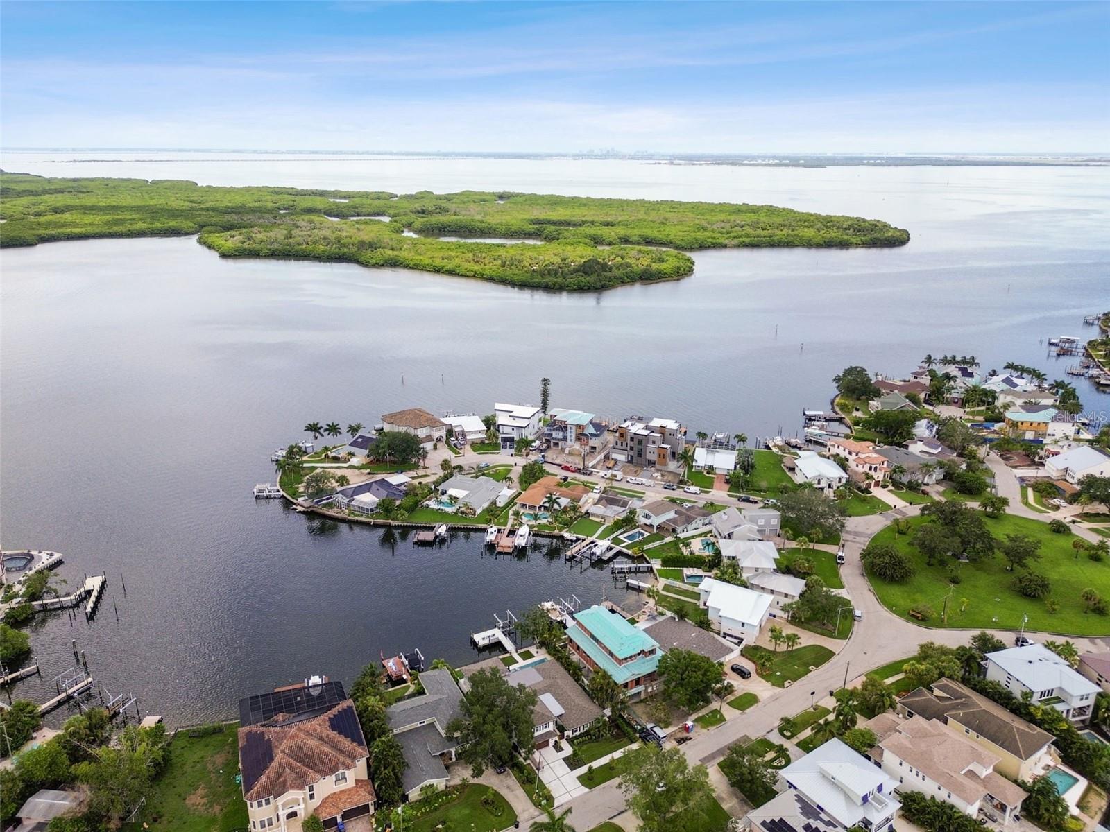 Single Family Residence em ST PETERSBURG, FL - Daniel Dourado