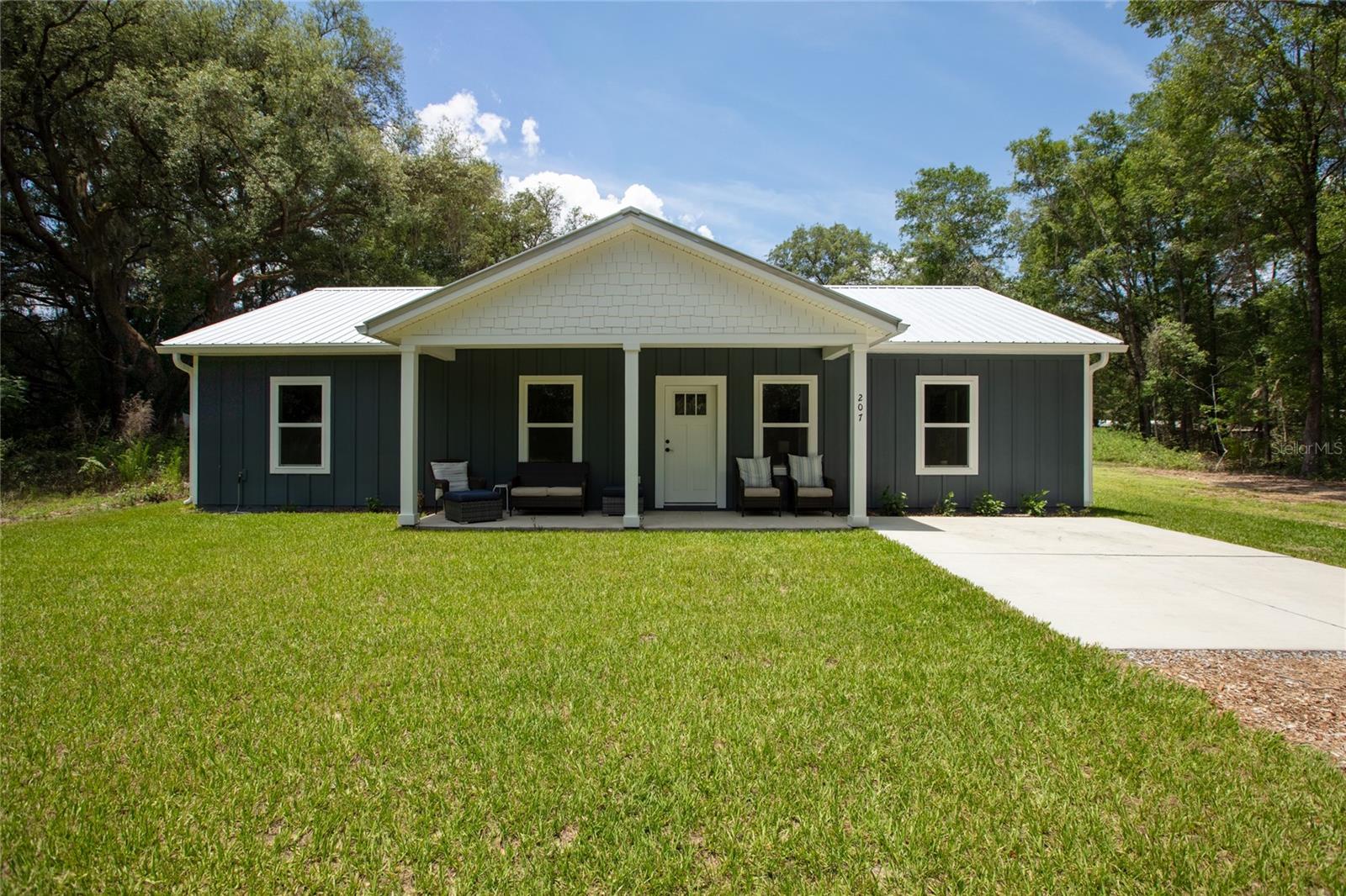 Single Family Residence in FLORAHOME, FL - Daniel Dourado