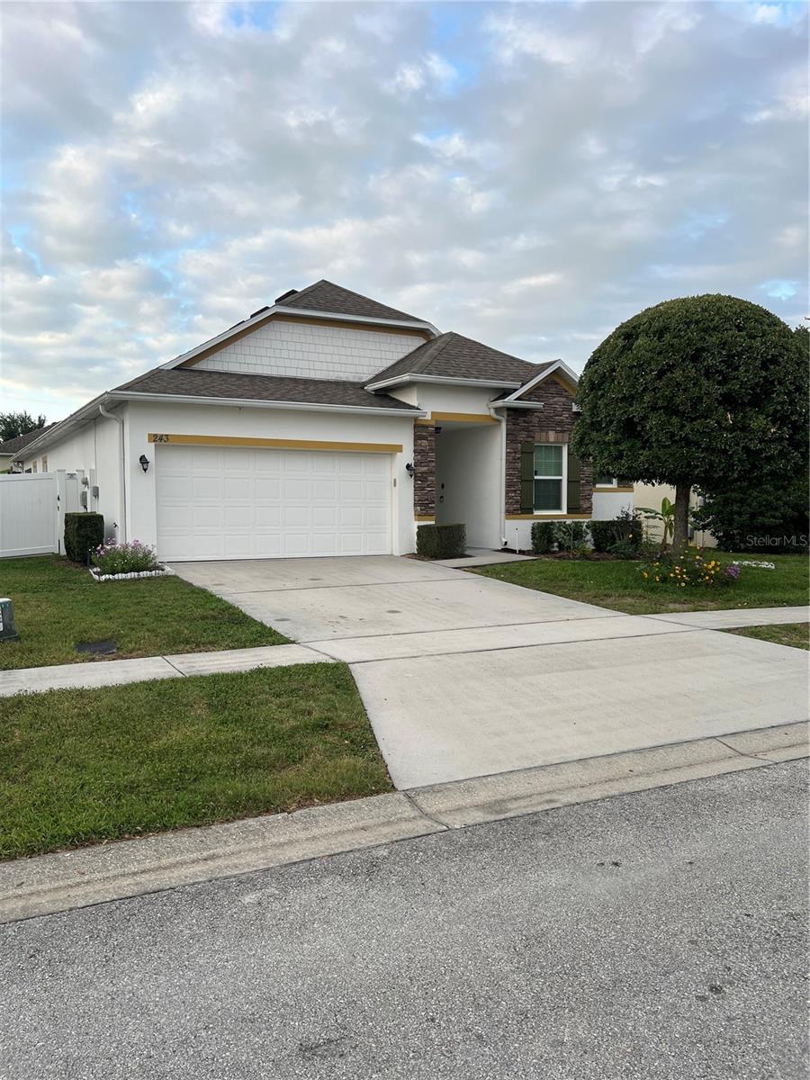Single Family Residence in HAINES CITY, FL - Daniel Dourado