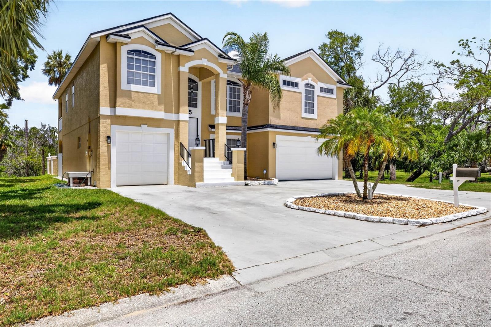 Single Family Residence in HUDSON, FL - Daniel Dourado