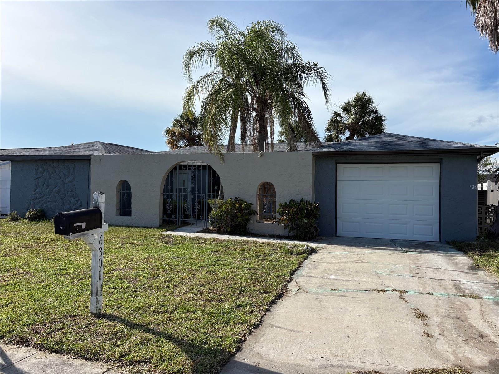 Single Family Residence in PORT RICHEY, FL - Daniel Dourado