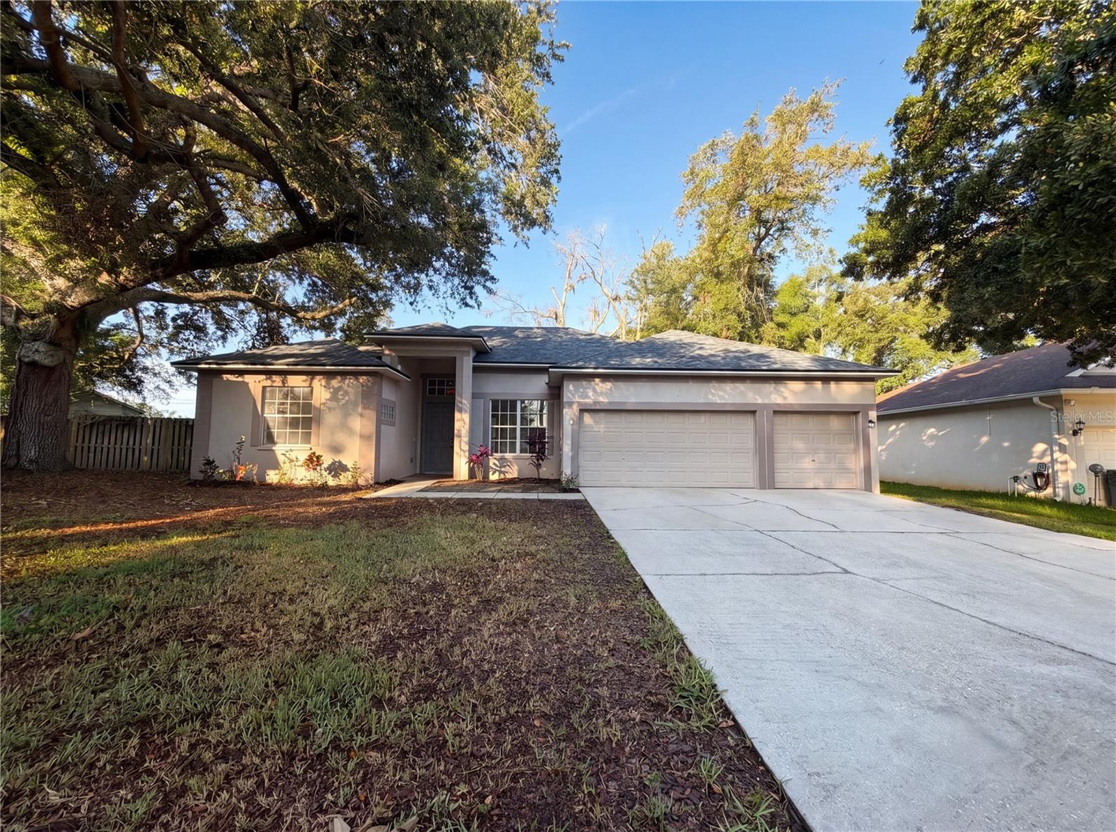 Single Family Residence in BRANDON, FL - Daniel Dourado