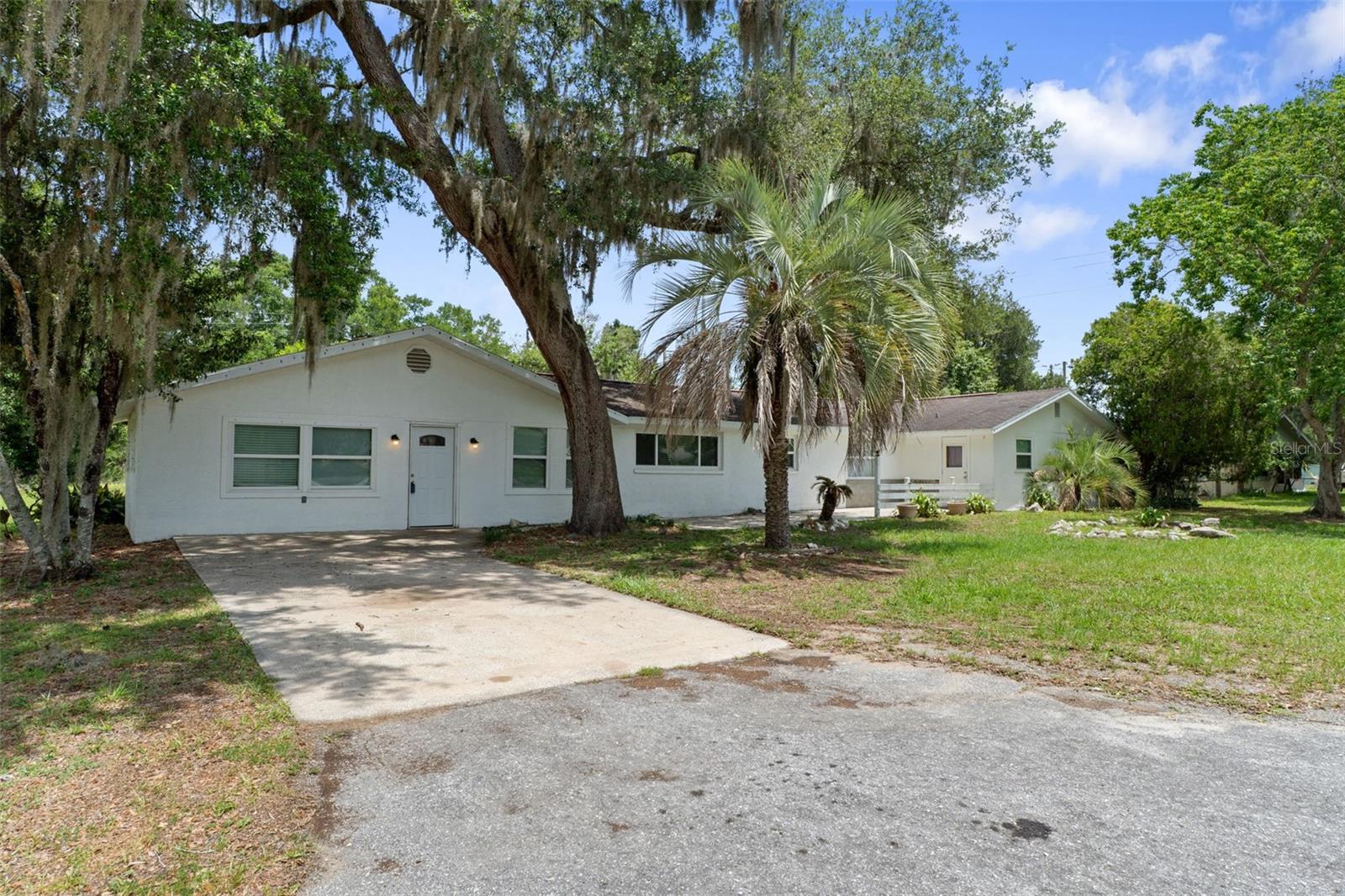 Single Family Residence in FLORAL CITY, FL - Daniel Dourado