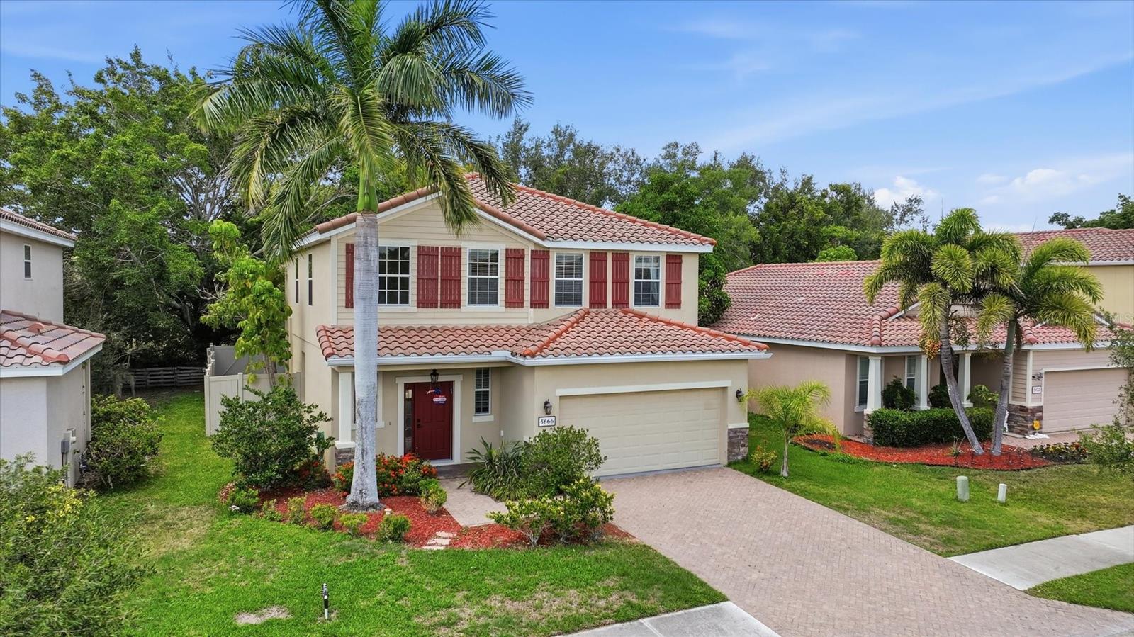 Single Family Residence in SARASOTA, FL - Daniel Dourado