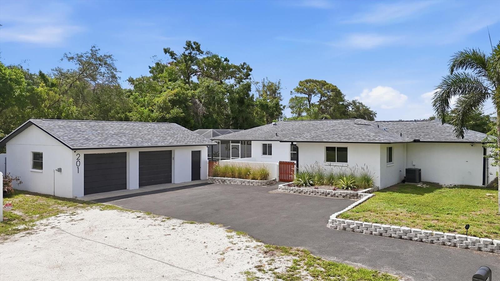 Single Family Residence in SARASOTA, FL - Daniel Dourado