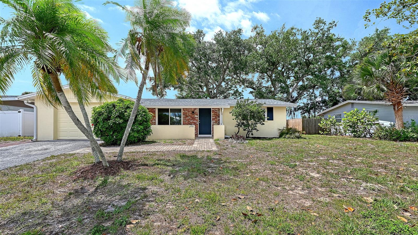 Single Family Residence in SARASOTA, FL - Daniel Dourado