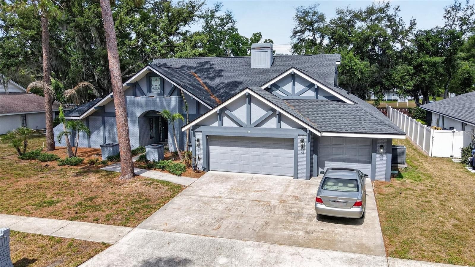 Single Family Residence in BRANDON, FL - Daniel Dourado