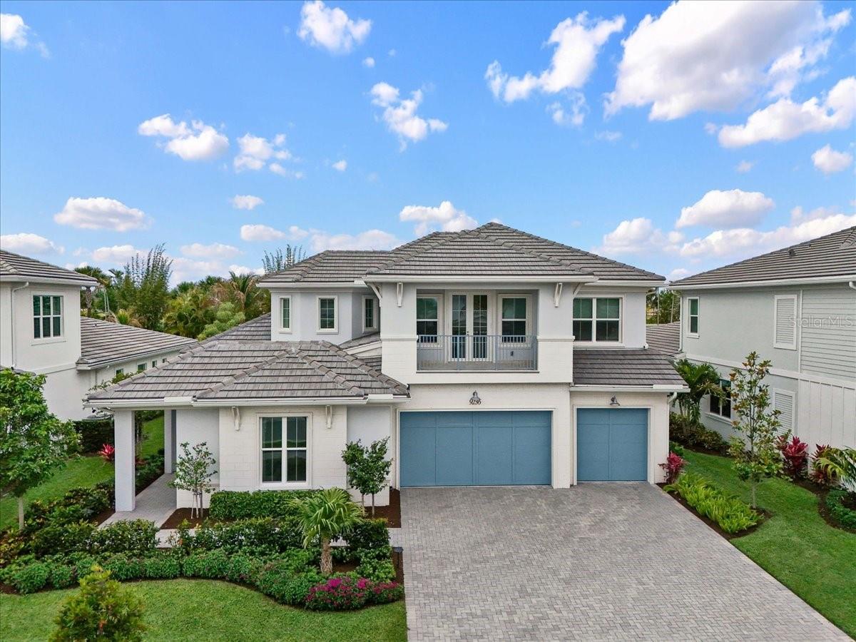 Single Family Residence in PALM BEACH GARDENS, FL - Daniel Dourado