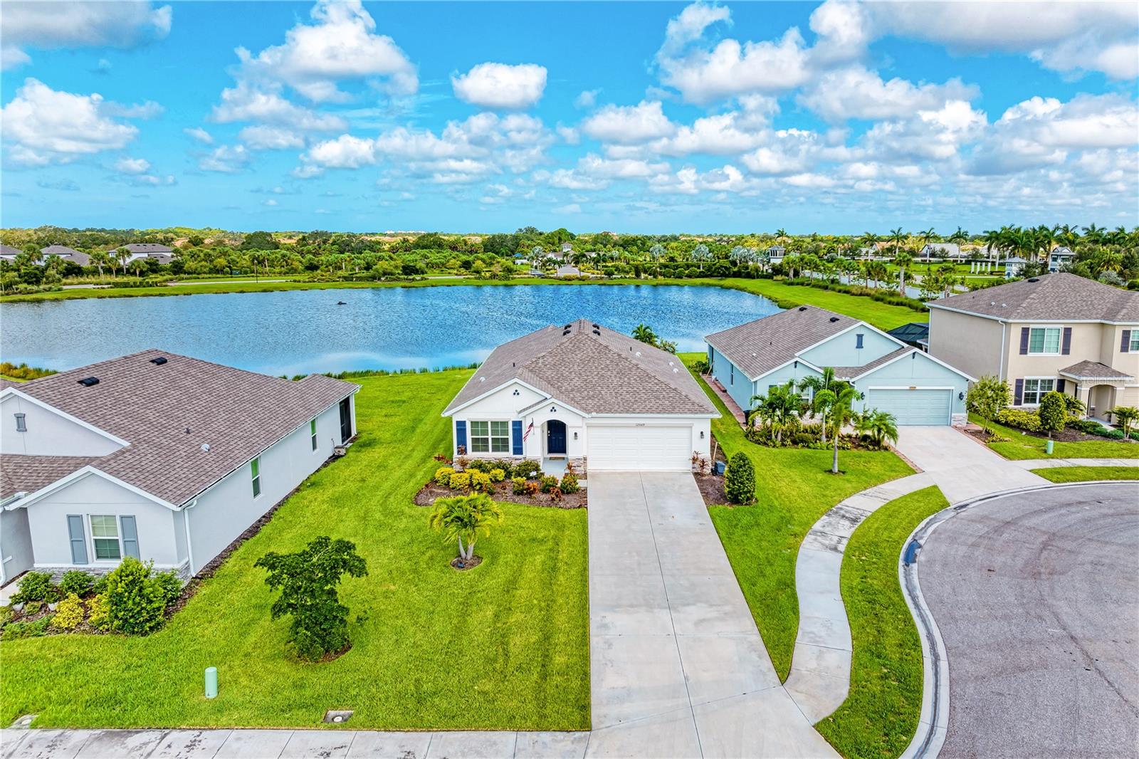 Single Family Residence in SARASOTA, FL - Daniel Dourado