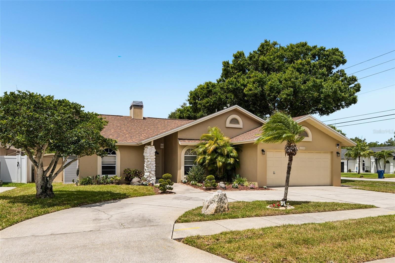 Single Family Residence in LARGO, FL - Daniel Dourado
