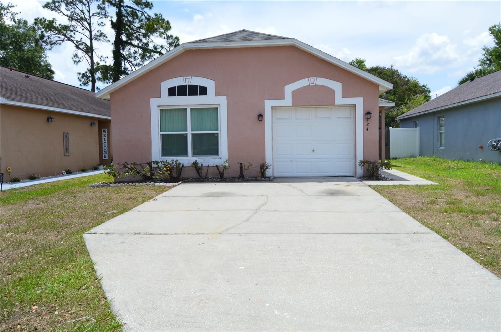 Single Family Residence in ORLANDO, FL - Daniel Dourado