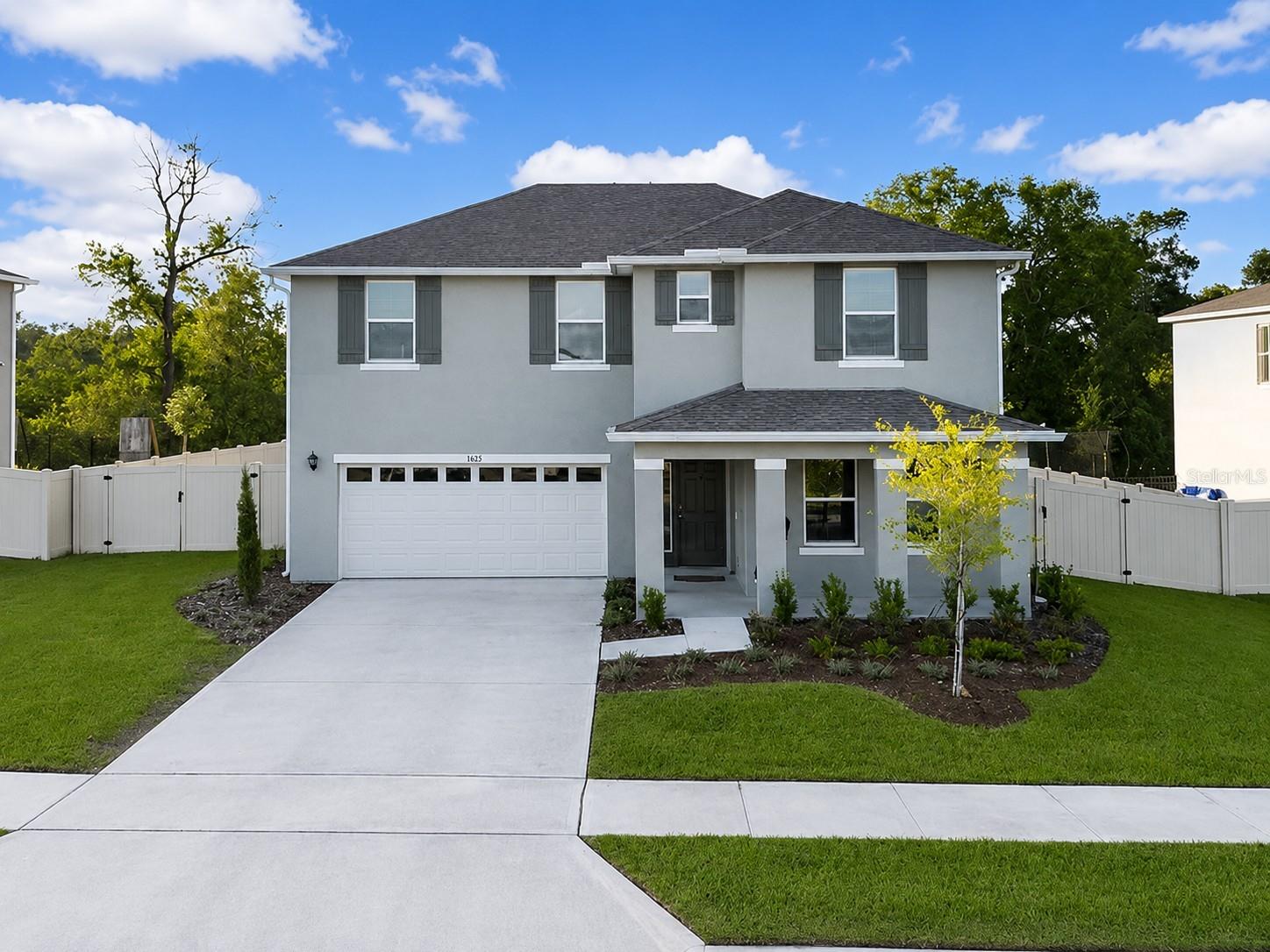 Single Family Residence in MOUNT DORA, FL - Daniel Dourado