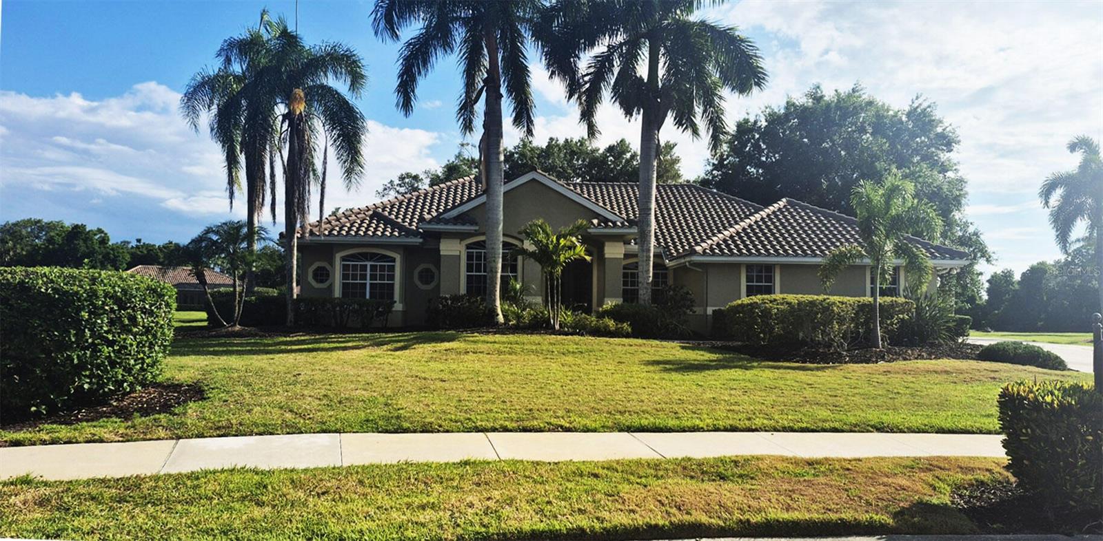 Single Family Residence in SARASOTA, FL - Daniel Dourado