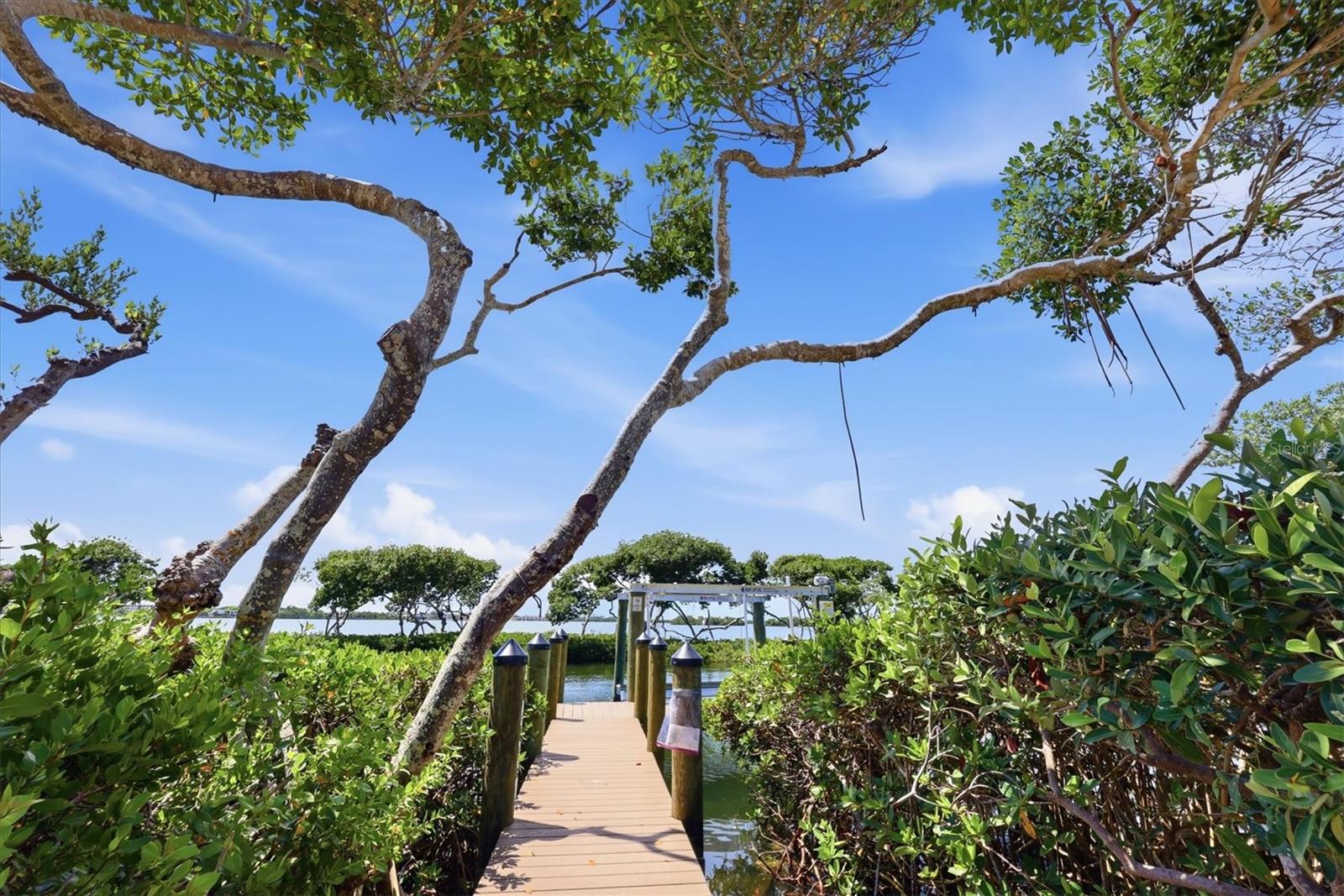 Single Family Residence in LONGBOAT KEY, FL - Daniel Dourado