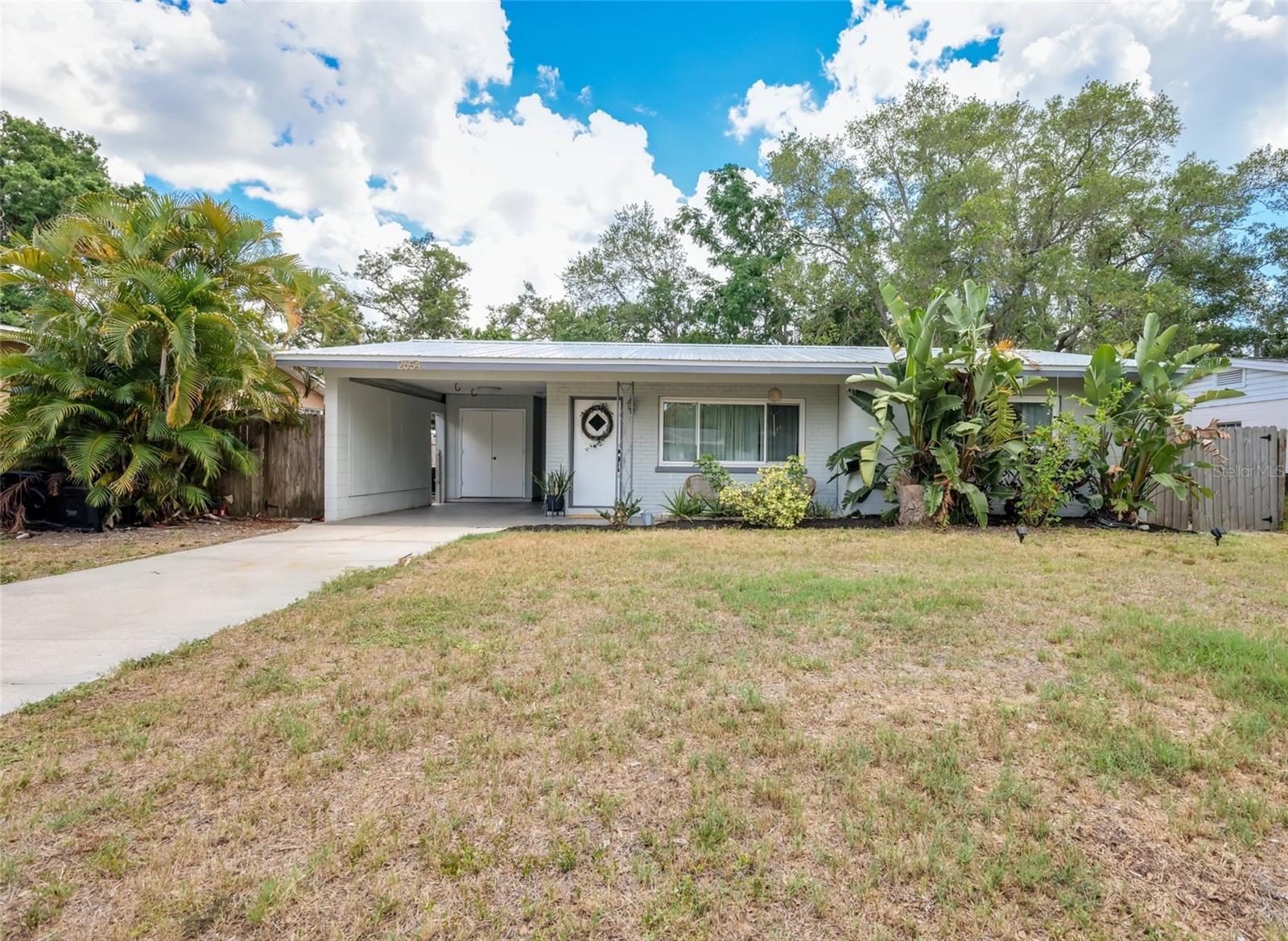 Single Family Residence in SARASOTA, FL - Daniel Dourado