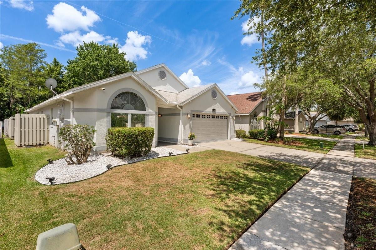 Single Family Residence in ORLANDO, FL - Daniel Dourado