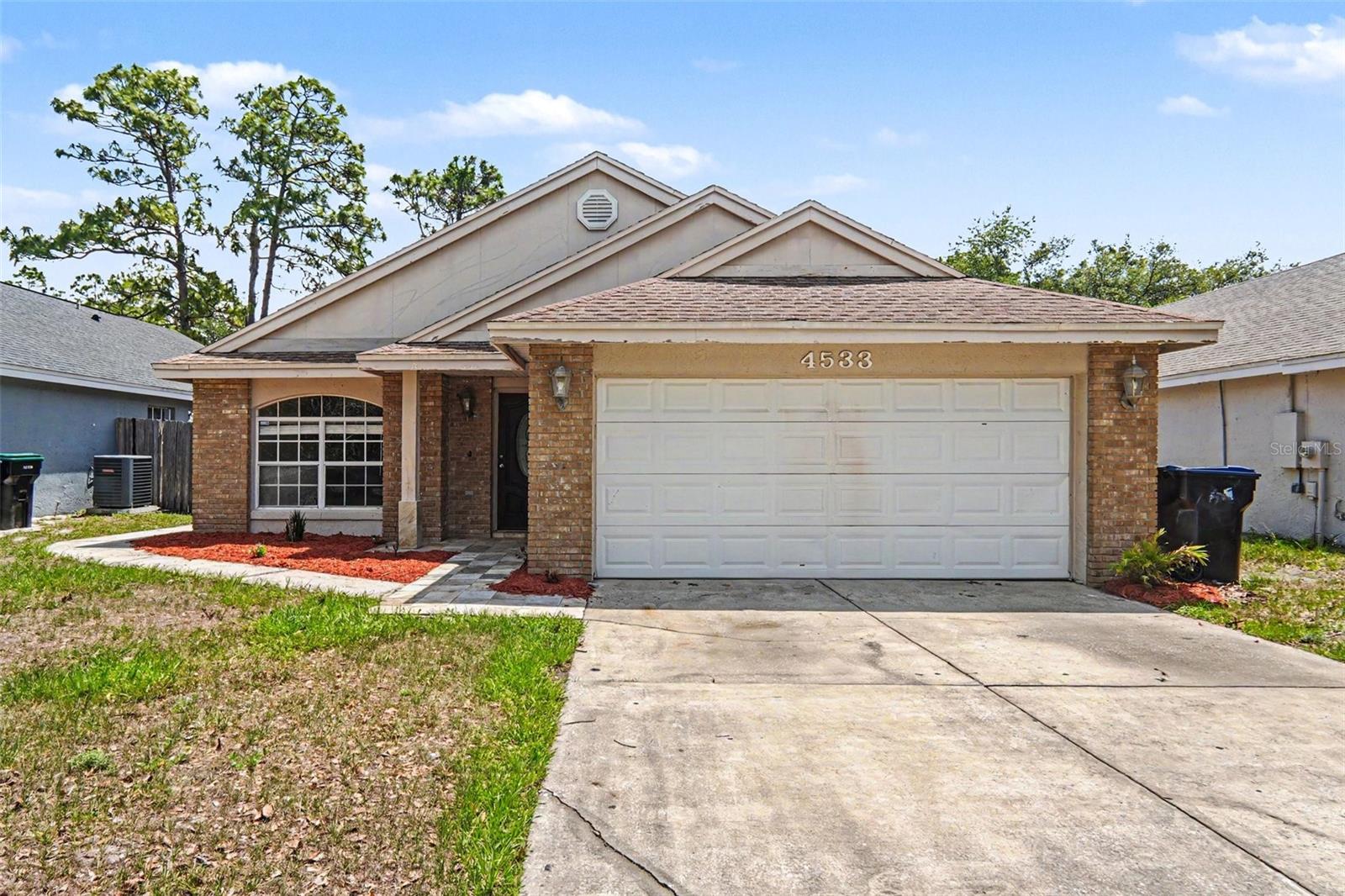 Single Family Residence in ORLANDO, FL - Daniel Dourado