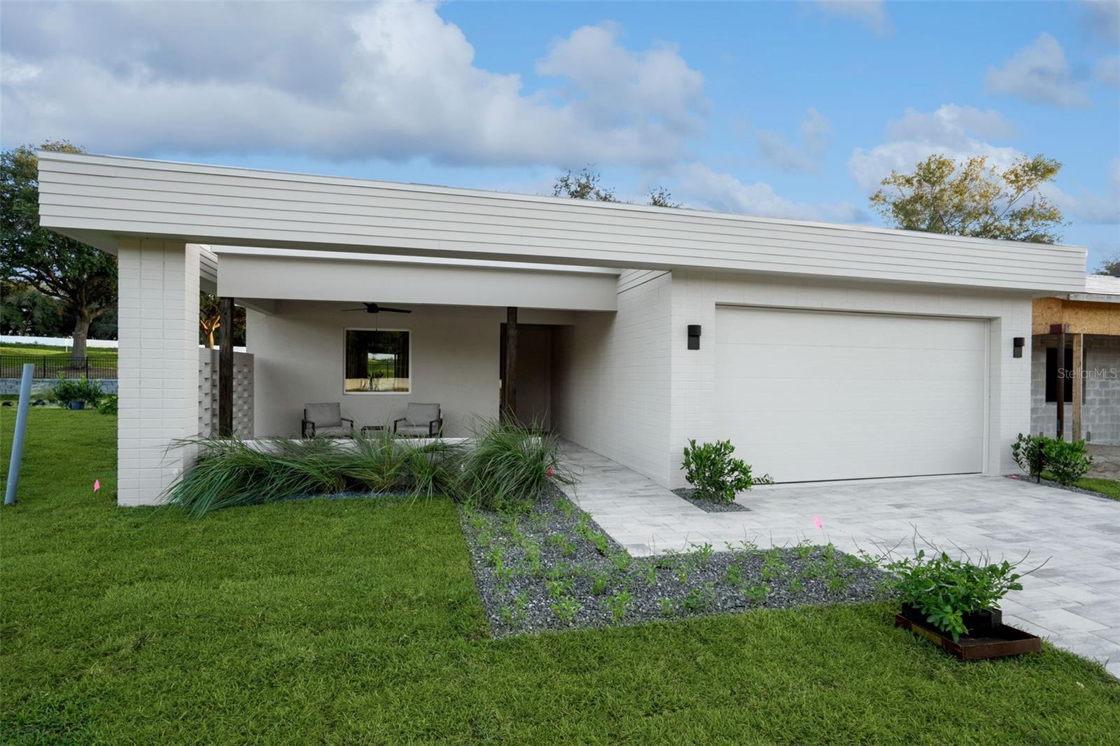 Single Family Residence in LADY LAKE, FL - Daniel Dourado