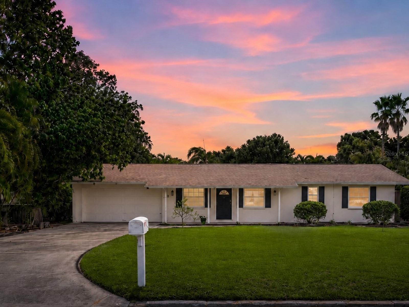 Single Family Residence in SARASOTA, FL - Daniel Dourado