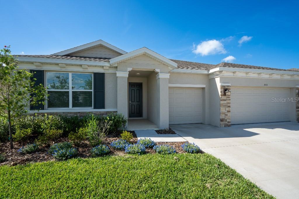 Single Family Residence in WILDWOOD, FL - Daniel Dourado