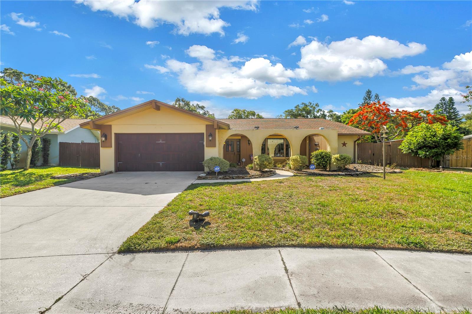 Single Family Residence in LARGO, FL - Daniel Dourado