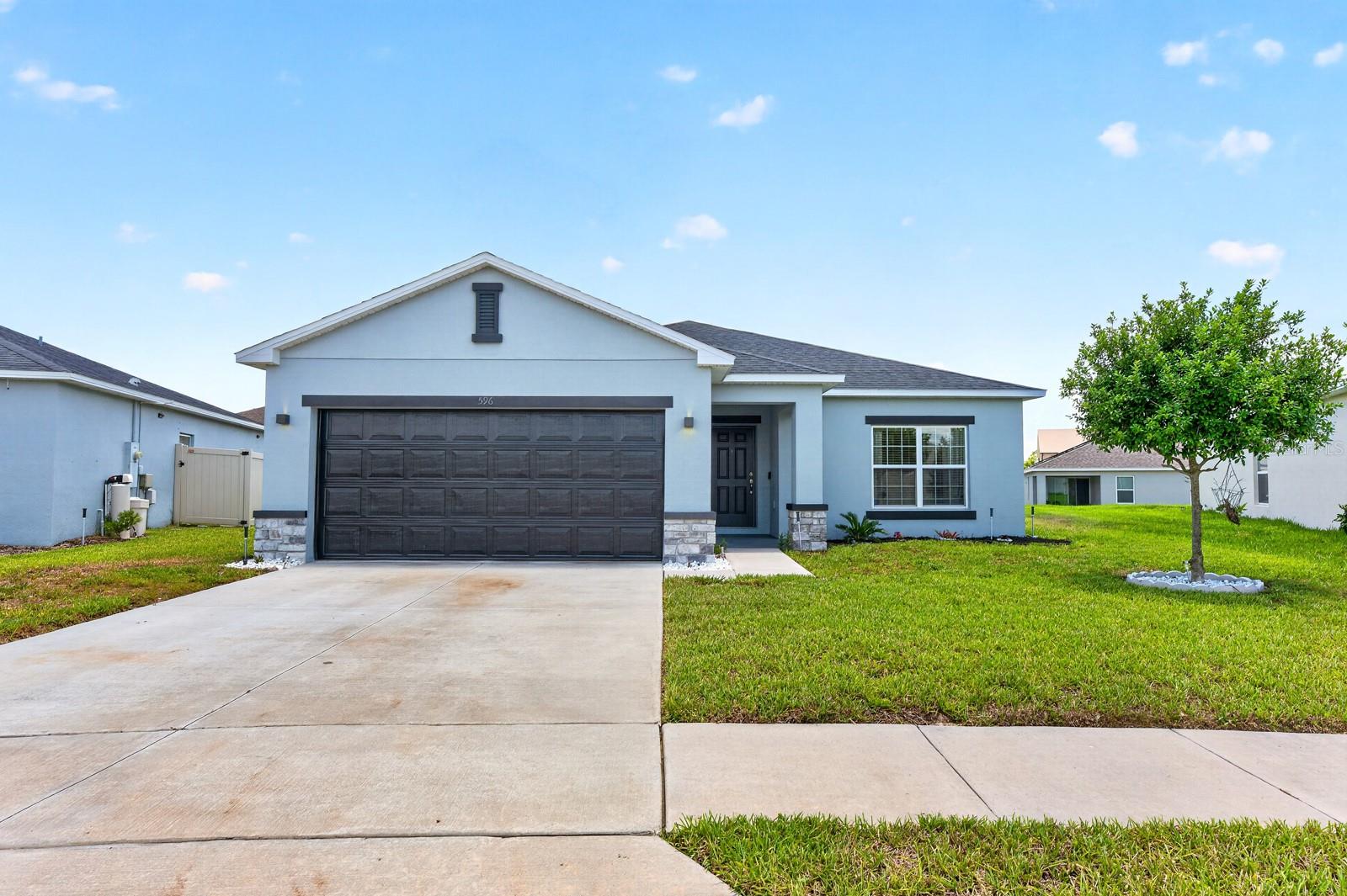 Single Family Residence in DAVENPORT, FL - Daniel Dourado