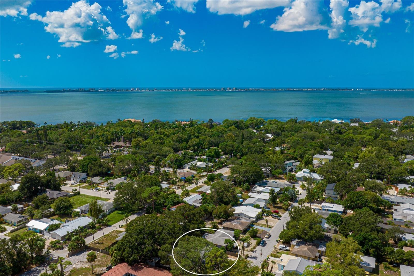 Single Family Residence in SARASOTA, FL - Daniel Dourado
