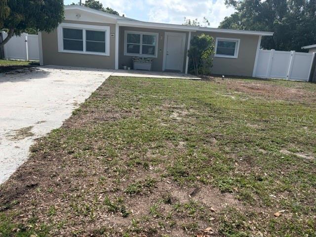 Single Family Residence in SEMINOLE, FL - Daniel Dourado