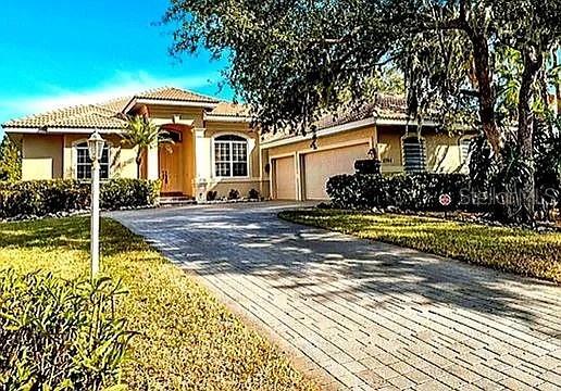 Single Family Residence in PALMETTO, FL - Daniel Dourado