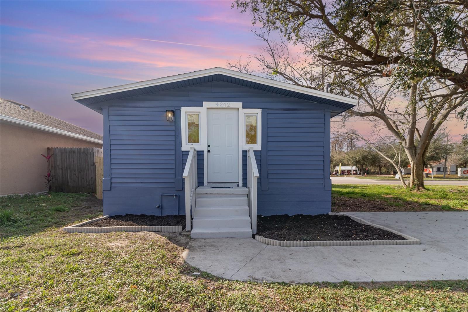Single Family Residence in ORLANDO, FL - Daniel Dourado
