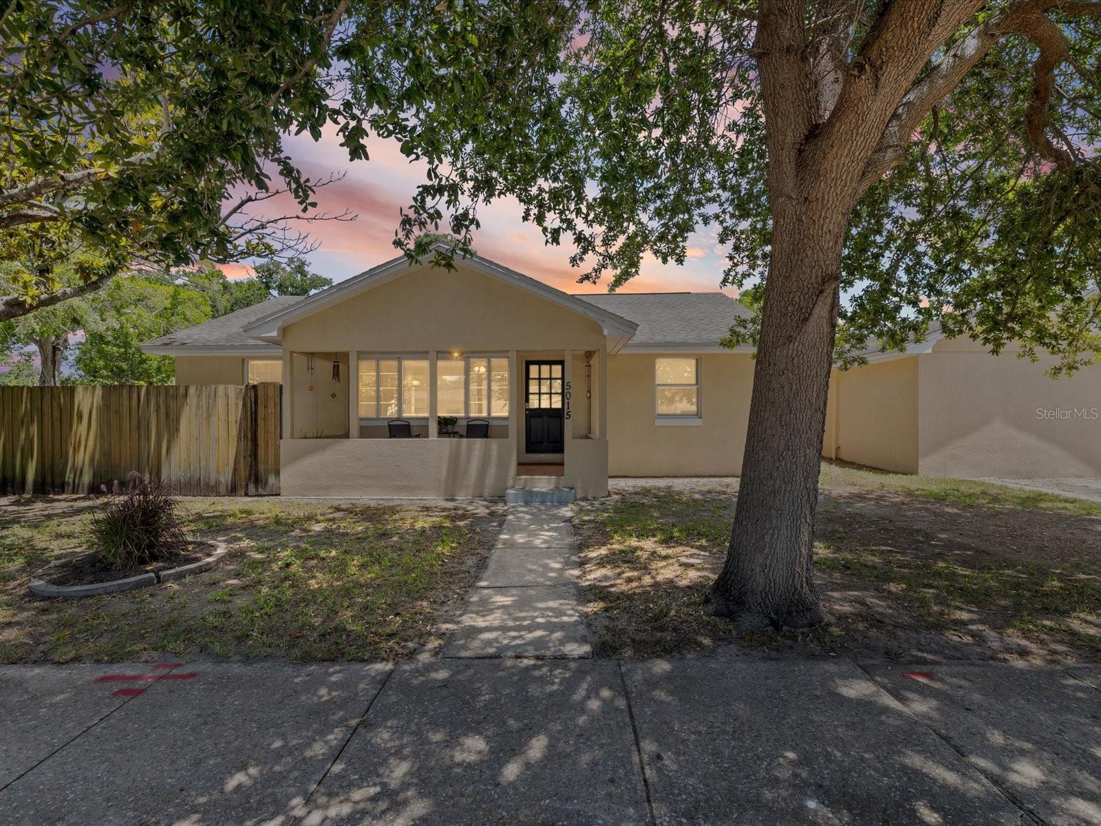Single Family Residence in GULFPORT, FL - Daniel Dourado